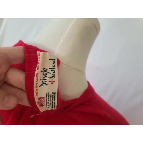 Vintage Pringle Of Scotland Solid Red 100% Pure Cashmere Cardigan Sweater Medium - Picture 5 of 5